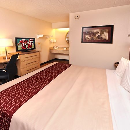 Red Roof Inn Fairmont Bagian luar foto