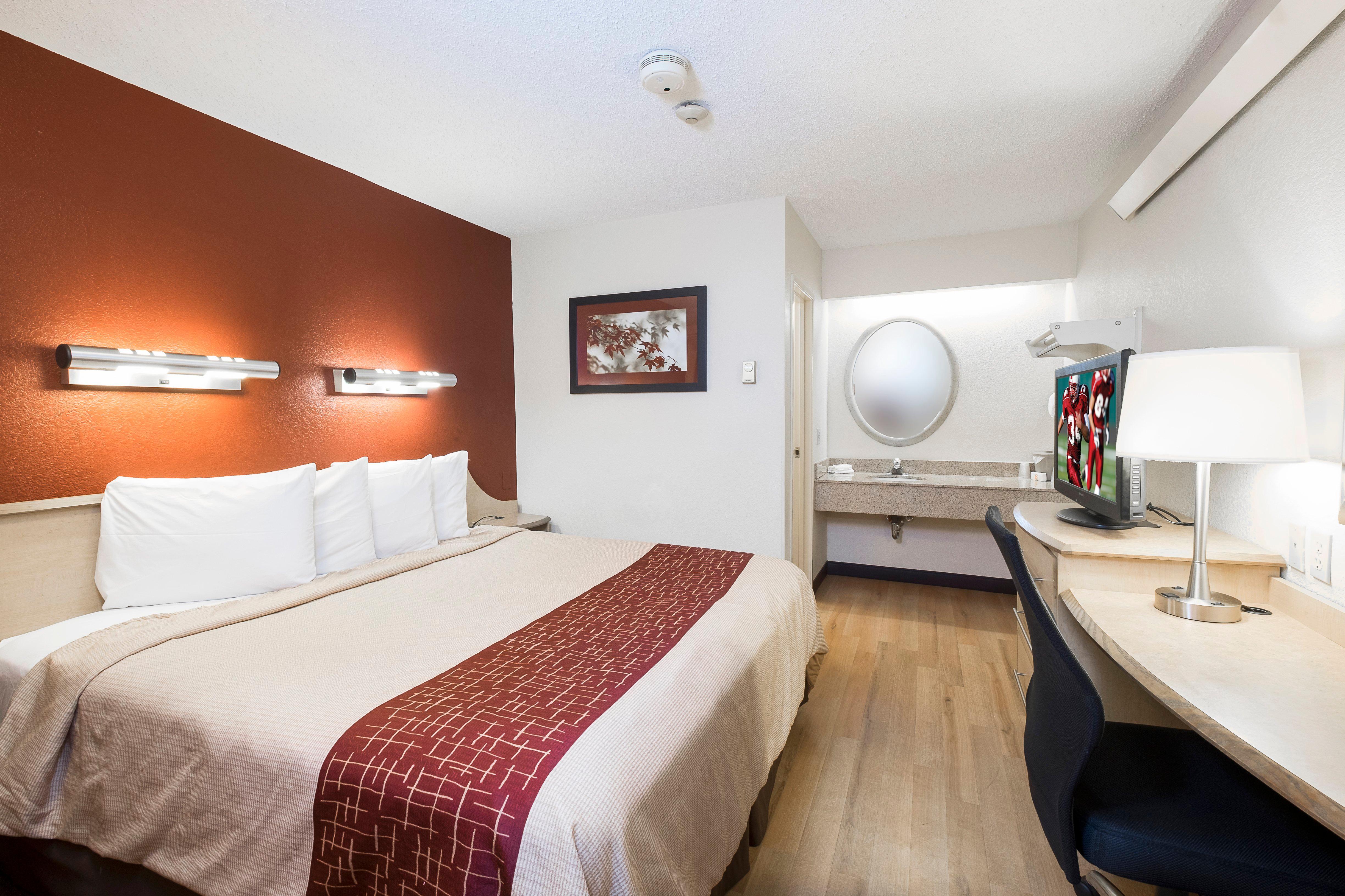 Red Roof Inn Fairmont Bagian luar foto