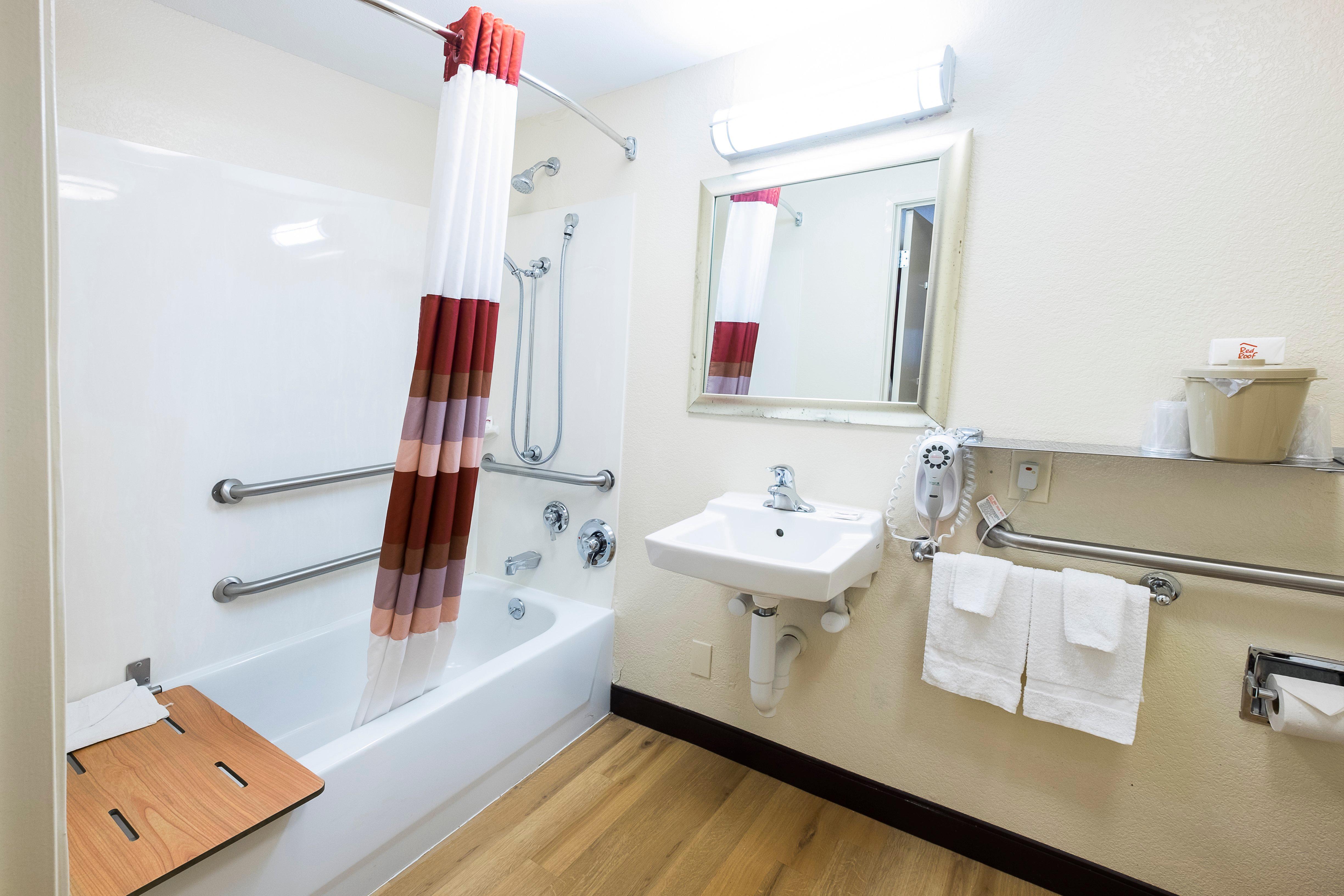 Red Roof Inn Fairmont Bagian luar foto