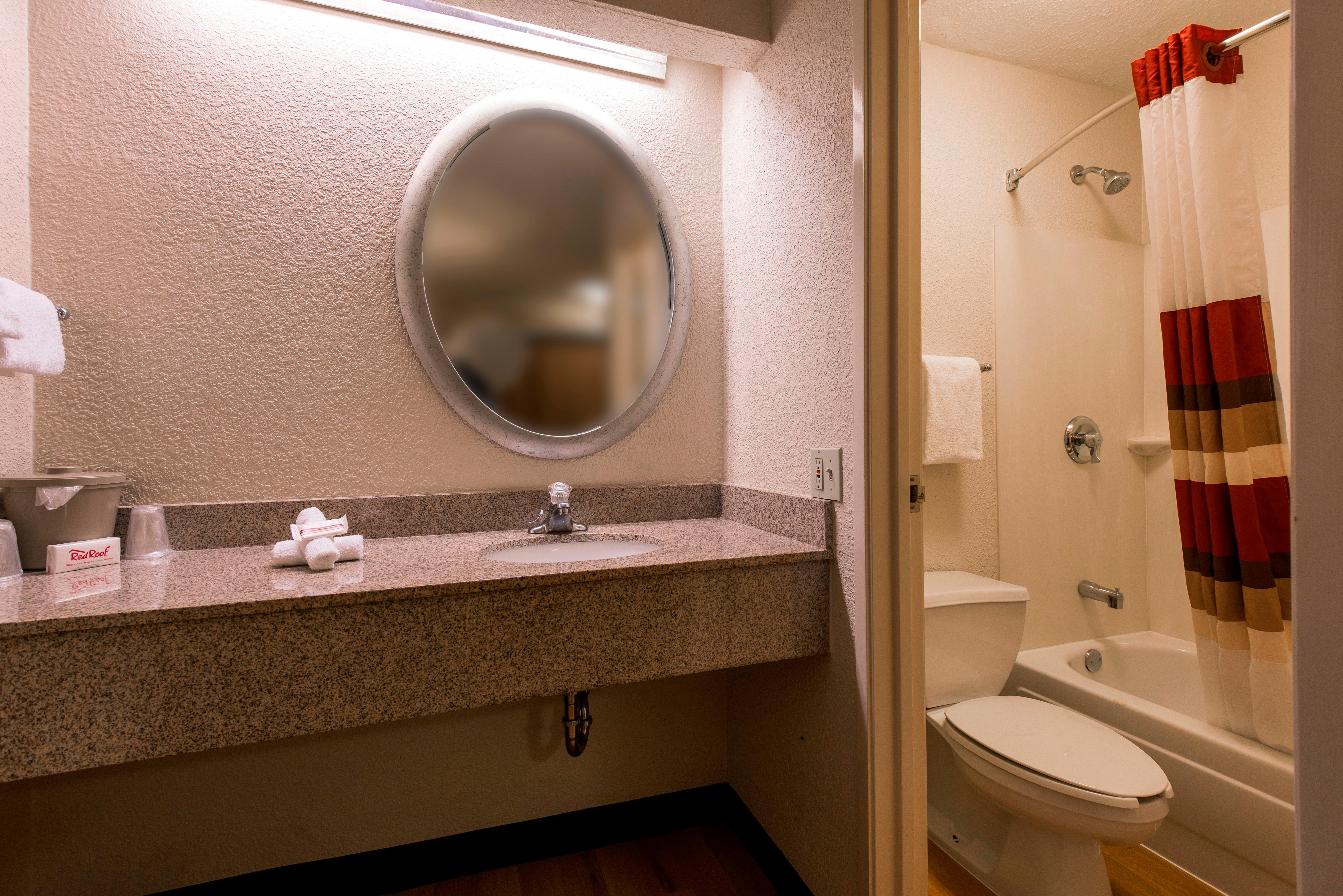 Red Roof Inn Fairmont Bagian luar foto