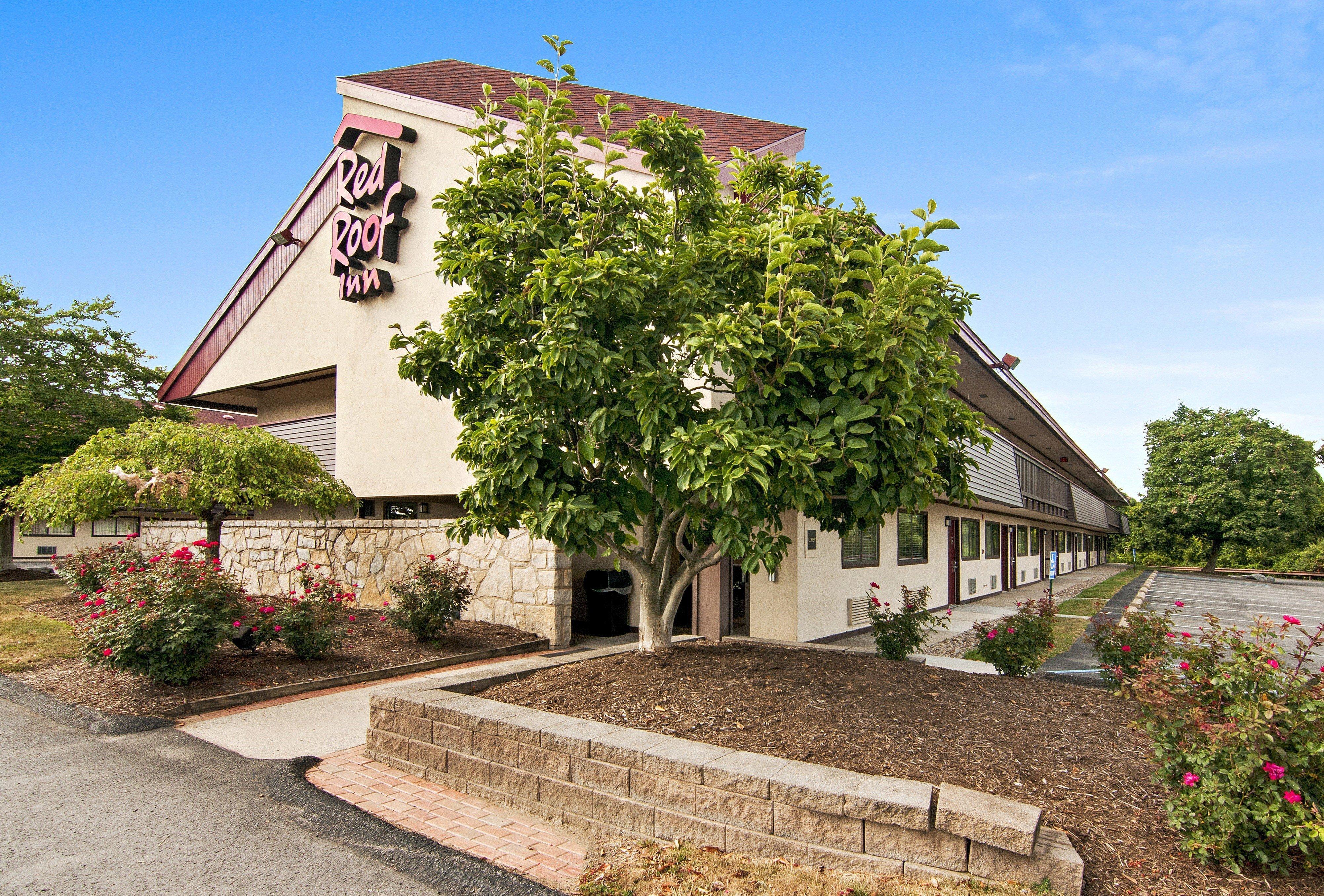 Red Roof Inn Fairmont Bagian luar foto