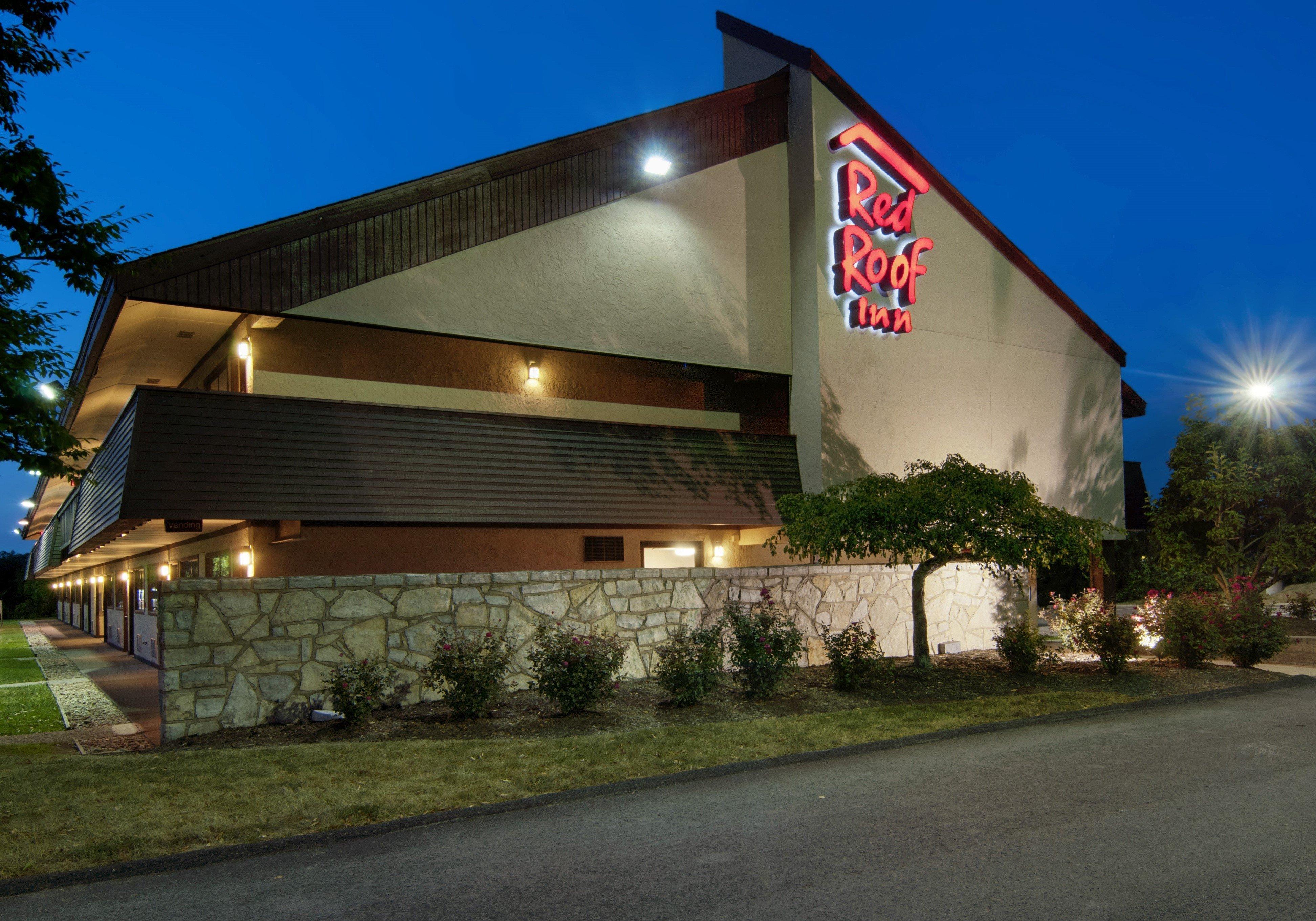 Red Roof Inn Fairmont Bagian luar foto