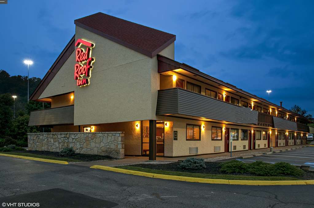 Red Roof Inn Fairmont Bagian luar foto