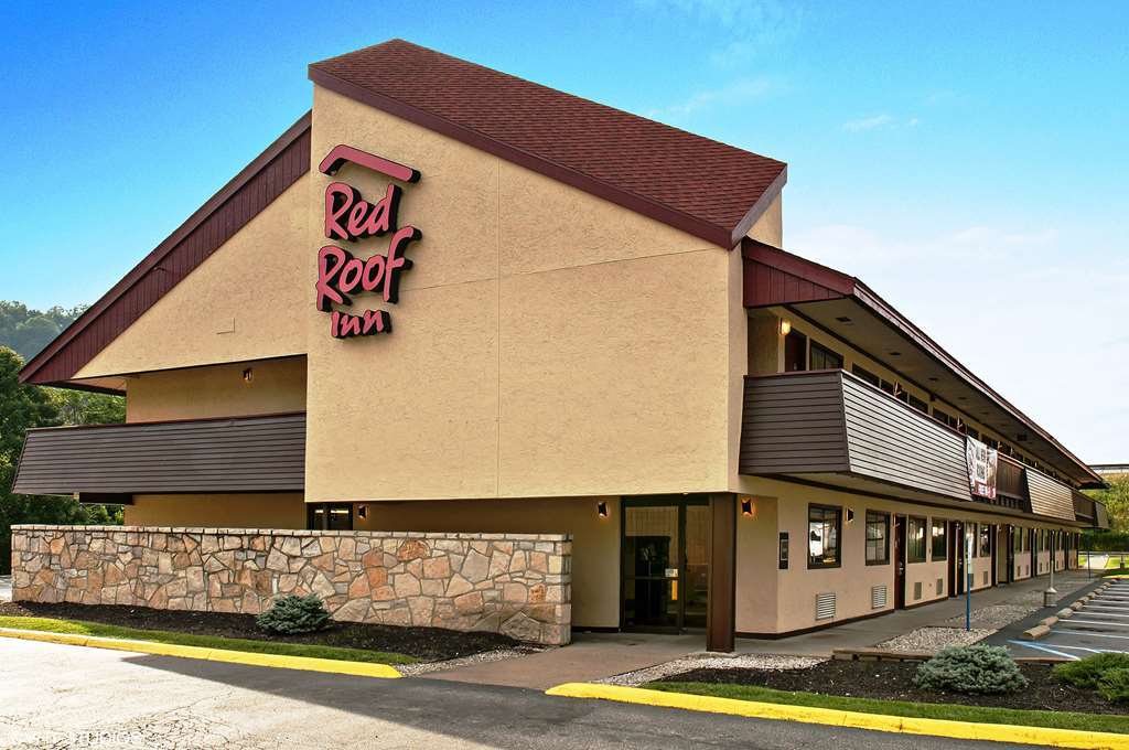 Red Roof Inn Fairmont Bagian luar foto