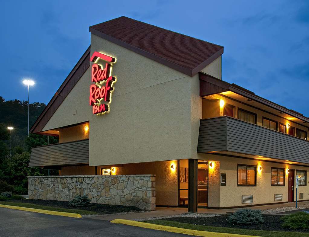 Red Roof Inn Fairmont Bagian luar foto