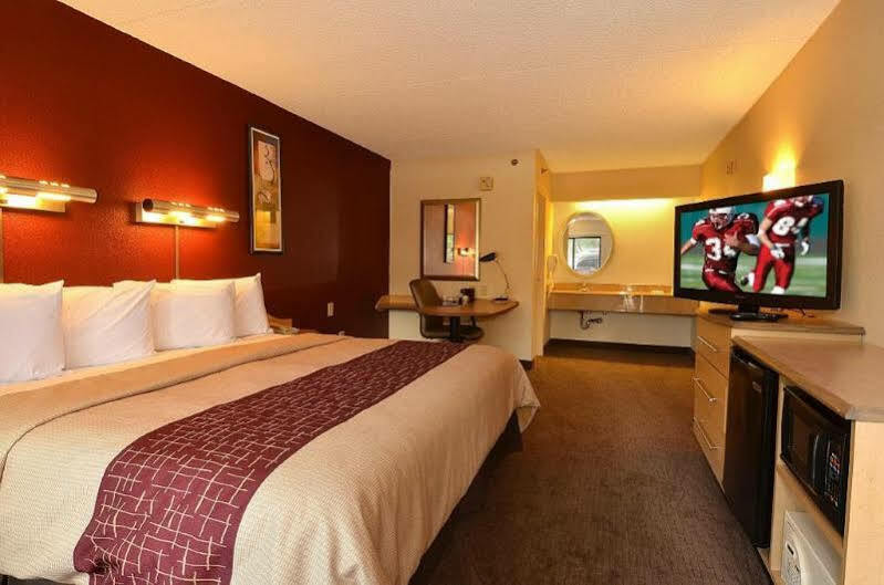 Red Roof Inn Fairmont Bagian luar foto